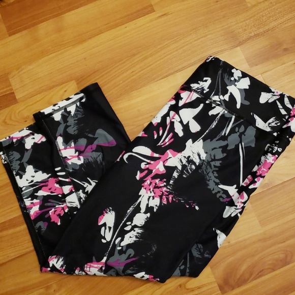 Fabletics Pants - Fabletics capri pants